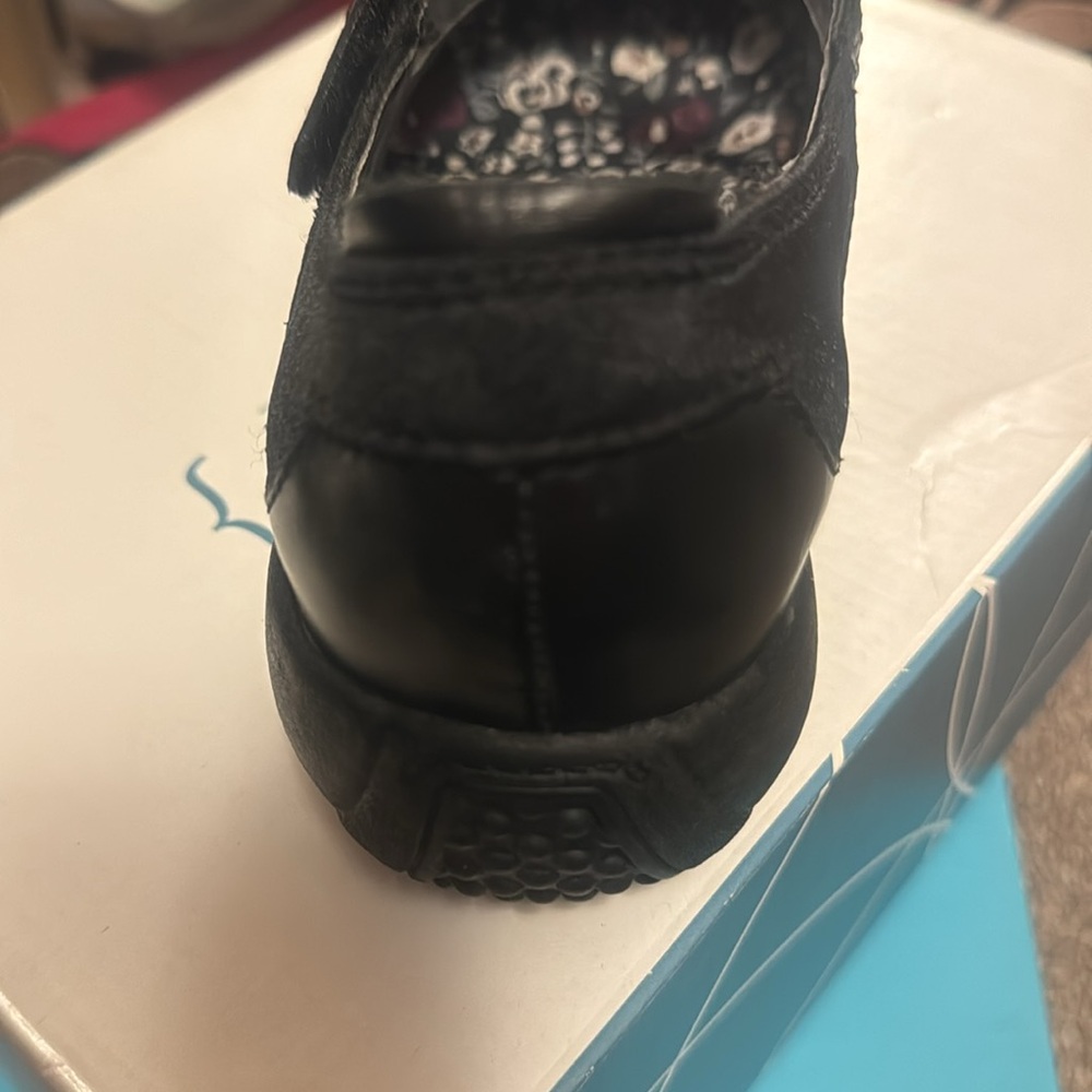 Eurostep black shoes size 6.5. New in box worn once. - Picture 6 of 8